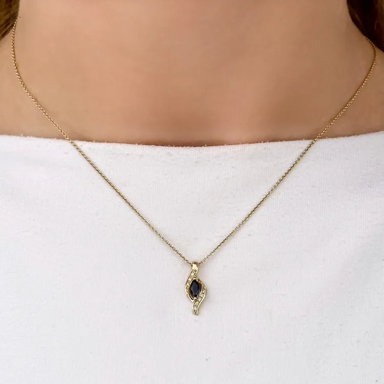 safir diamantvedhæng i 14 karat guld 0,04 ct 0,34 ct
