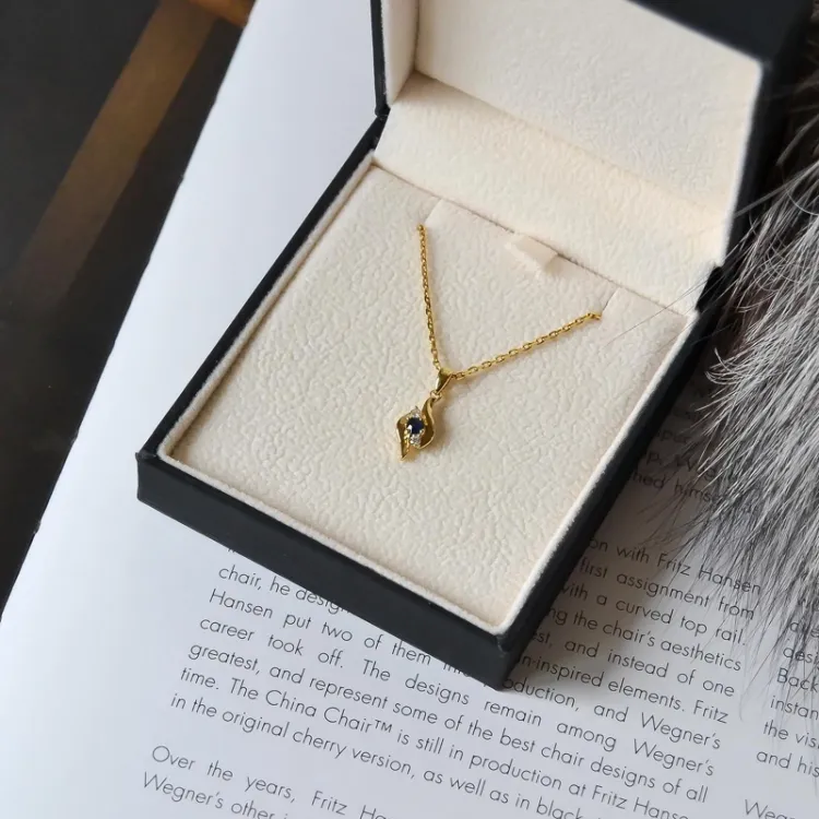 safir vedhæng i 14 karat guld 0,05 ct 0,16 ct