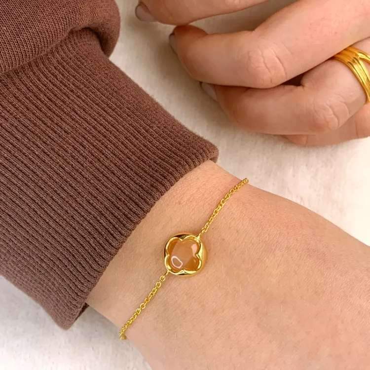 månesten armbånd i forgyldt sølv med vedhæng i forgyldt sølv