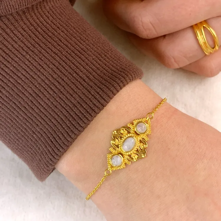 månesten armbånd i forgyldt sølv med vedhæng i forgyldt sølv - Loom Stones