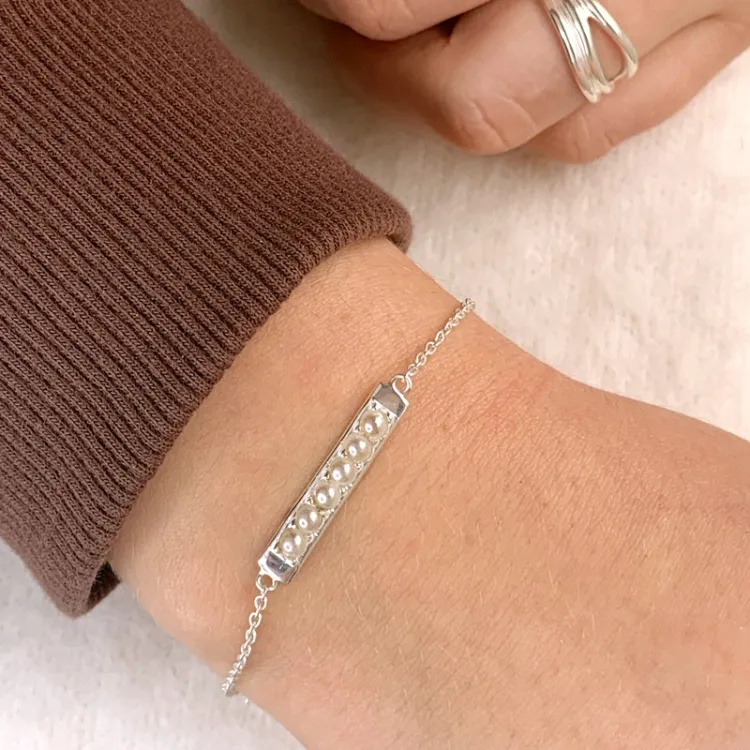 armbånd i sølv med vedhæng i sølv