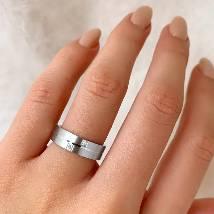 elegant ring i rhodineret sølv