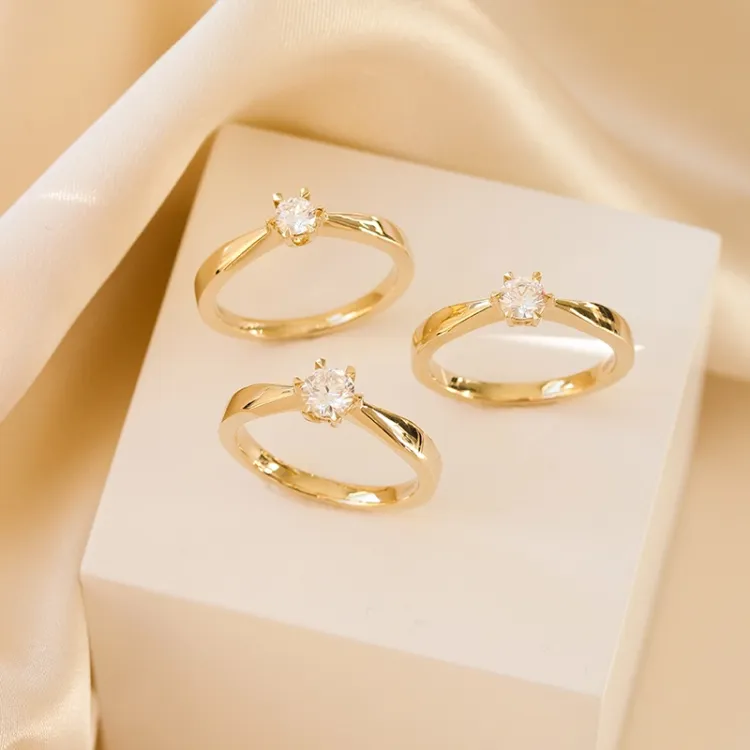 5,4 mm zirkon solitairering i 9 karat guld