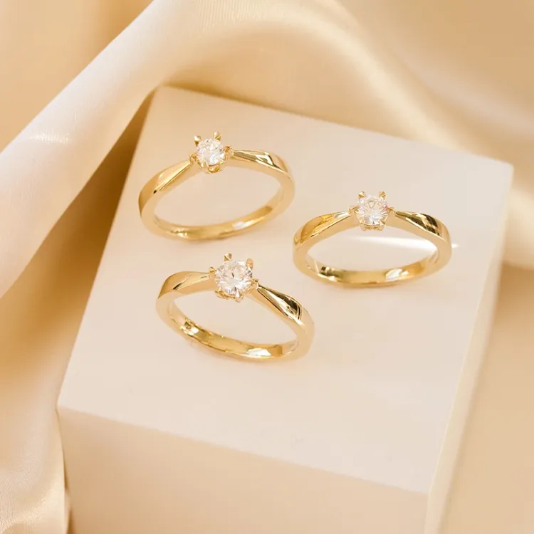 4,7 mm zirkon solitairering i 9 karat guld