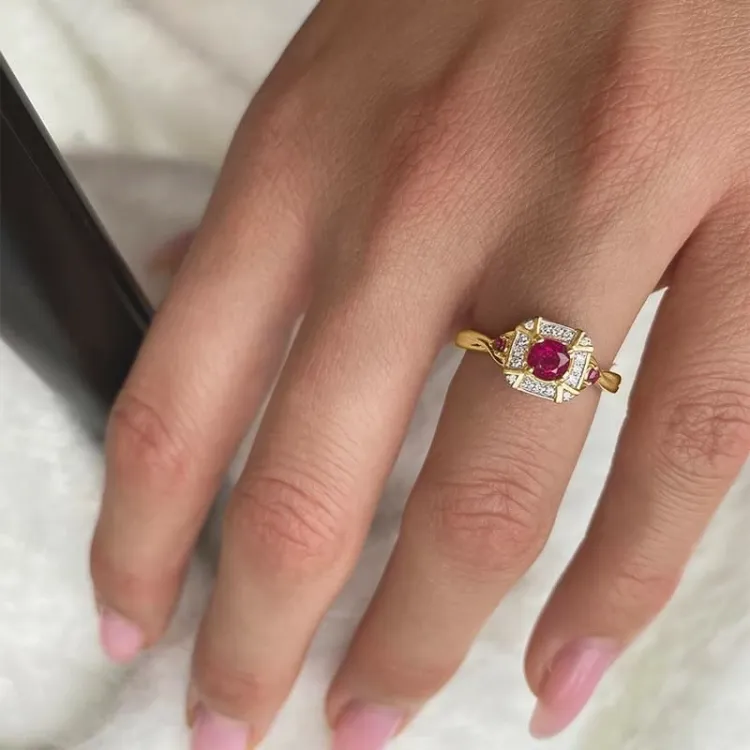 firkantet rubin ring i 14 karat guld.- og hvidguld 0,07 ct 0,45 ct 0,09 ct