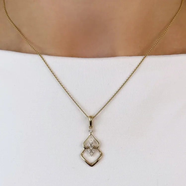 abstrakt diamantvedhæng i 14 karat guld 0,18 ct