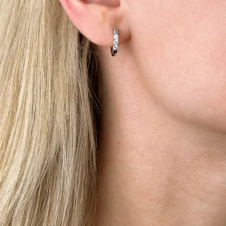 15 mm diamant creoler i 14 karat hvidguld med diamant