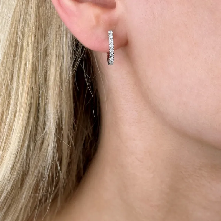 15 mm diamant creoler i 14 karat hvidguld med diamant