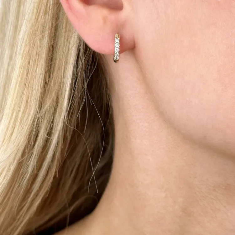13 mm diamant creoler i 14 karat hvidguld med diamant