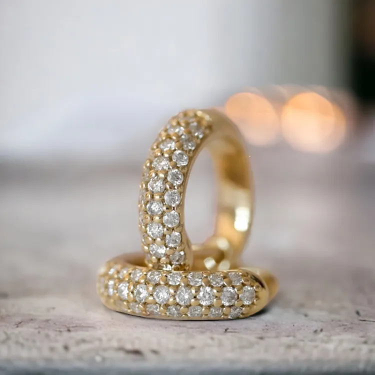 diamant creoler i 14 karat guld med diamant