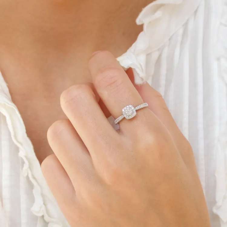 firkantet diamantring i 14 karat hvidguld 0,26 ct 0,26 ct