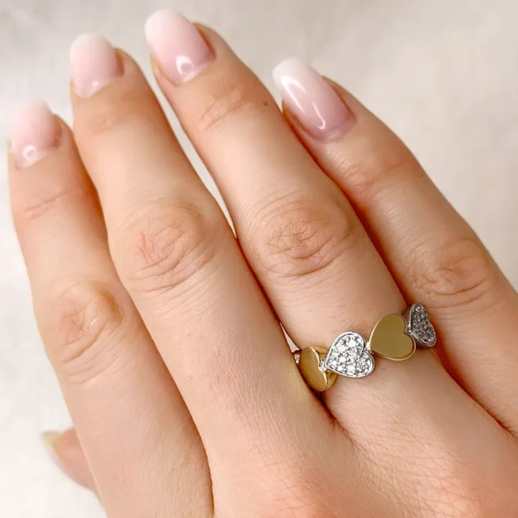 Bred diamant hjertering i 14 karat guld.- og hvidguld 0,288 ct