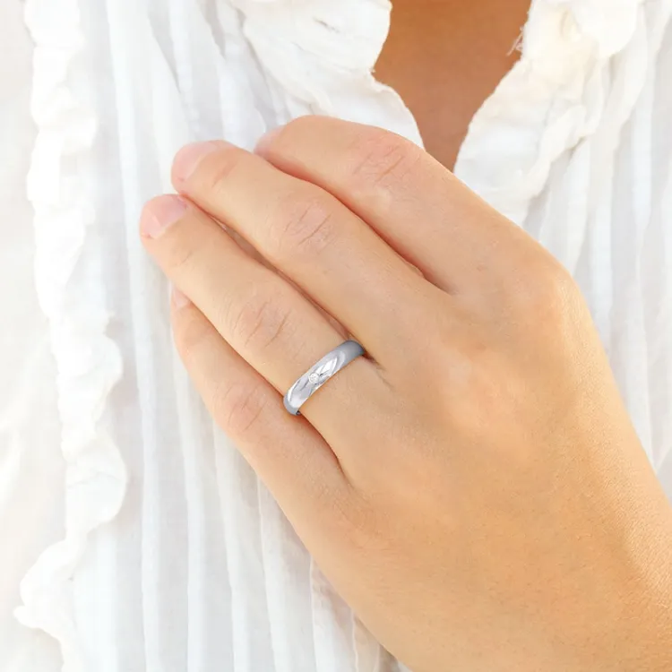 4 mm vielsesring i 9 karat hvidguld 0,03 ct