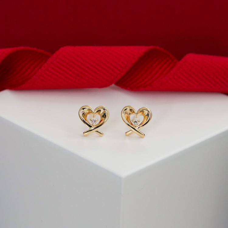 hjerte diamant ørestikker i 8 karat guld med diamant 