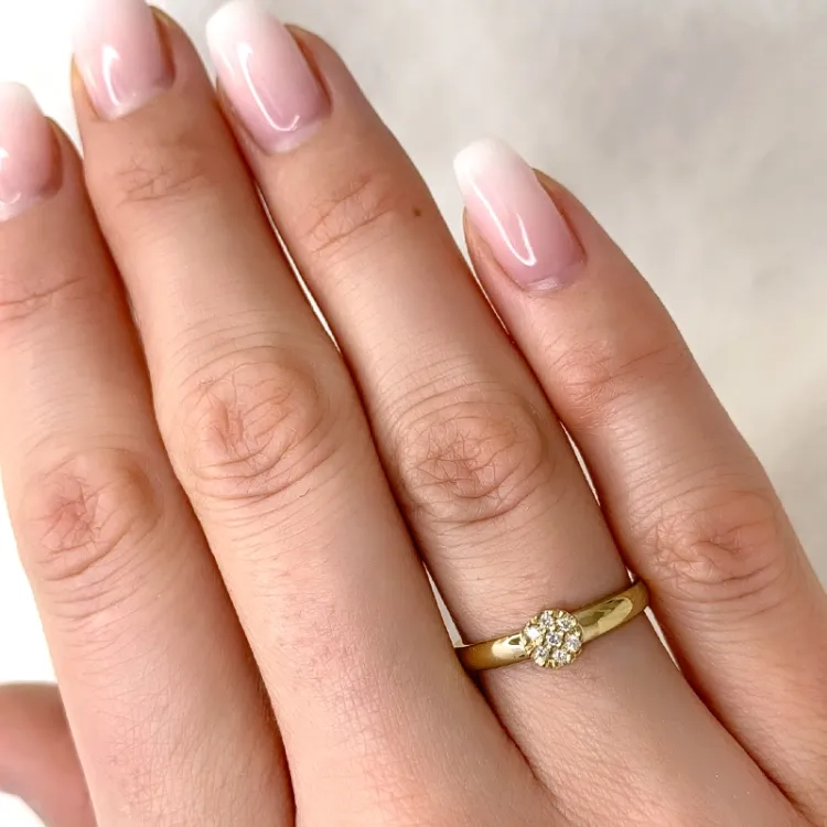blomster ring i 9 karat guld 0,07 ct