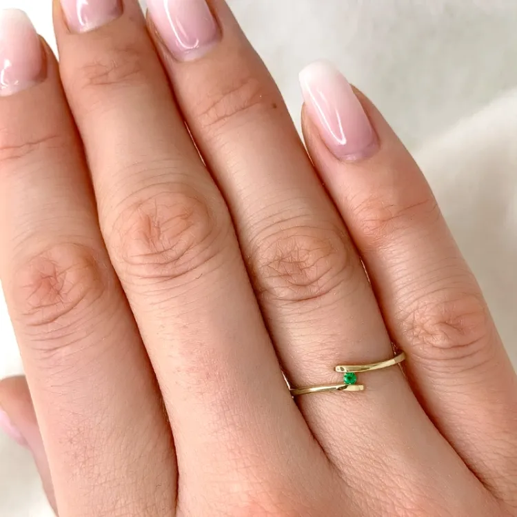 Smaragd ring i 9 karat guld 0,02 ct