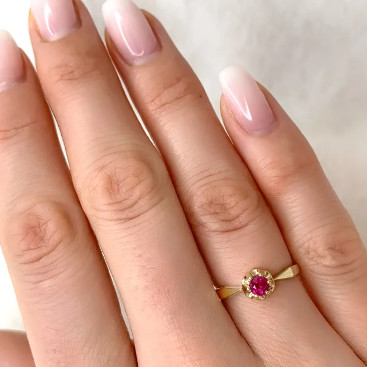 rubin ring i 9 karat guld 0,30 ct