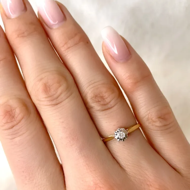 Diamant ring i 9 karat guld.- og hvidguld 0,05 ct