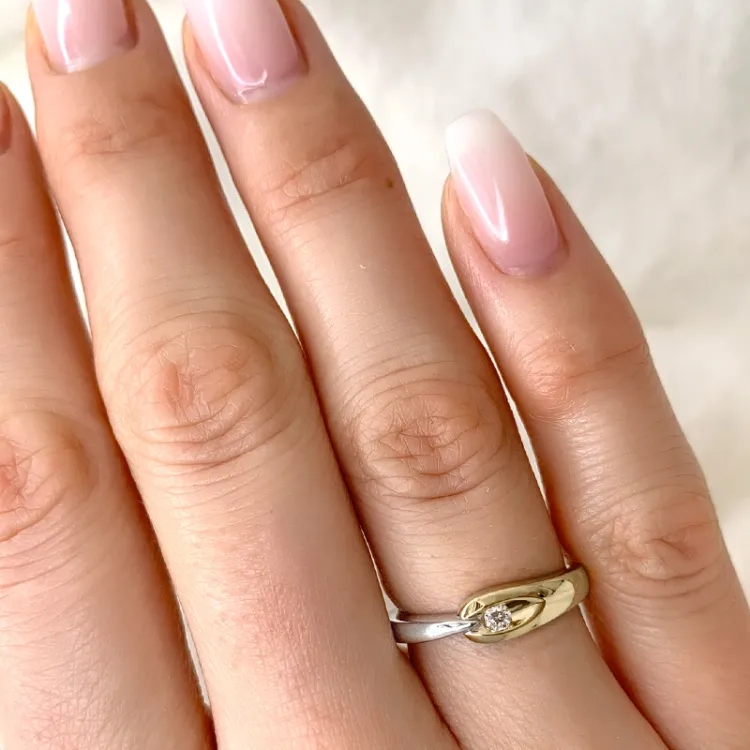 Diamantring i 9 karat guld.- og hvidguld 0,05 ct