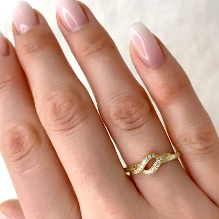Diamantring i 9 karat guld 0,06 ct