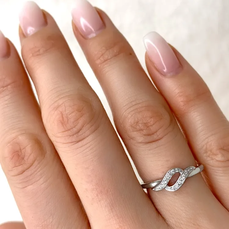diamant ring i 9 karat hvidguld 0,06 ct