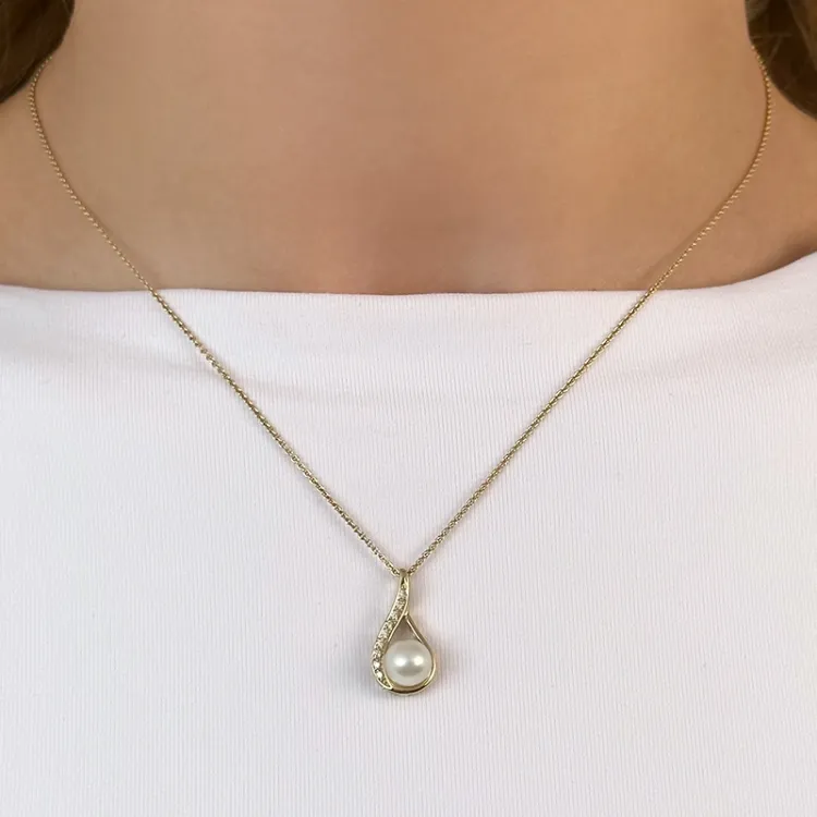 Perle diamantvedhæng i 9 karat guld 0,05 ct