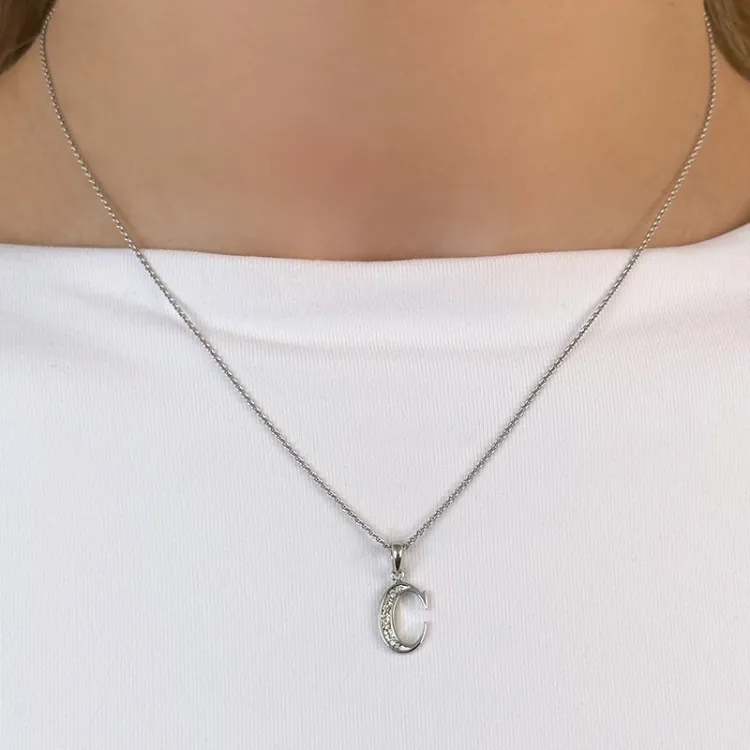 bogstav C diamant vedhæng i 9 karat hvidguld 0,02 ct