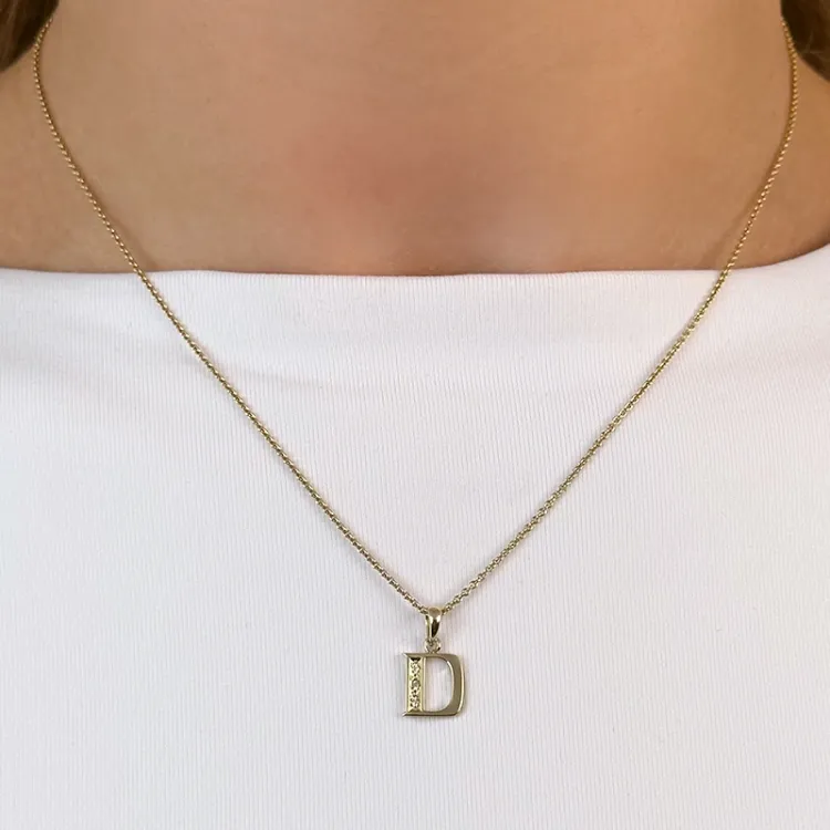 bogstav D diamant vedhæng i 9 karat guld 0,02 ct