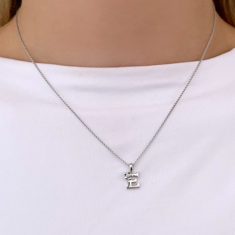 bogstav E diamant vedhæng i 9 karat hvidguld 0,01 ct