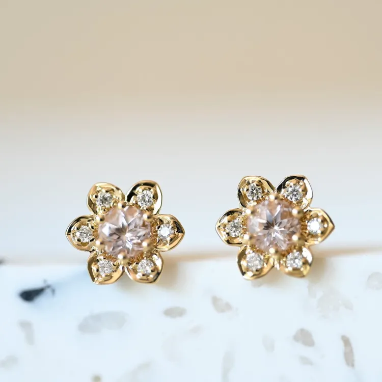 blomster morganit brillantøreringe i 9 karat guld med morganit og diamant 