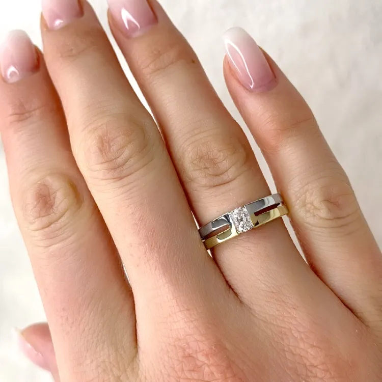 Firkantet diamantring i 9 karat guld.- og hvidguld 0,08 ct