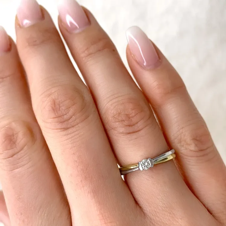 rund diamant ring i 9 karat guld.- og hvidguld 0,10 ct