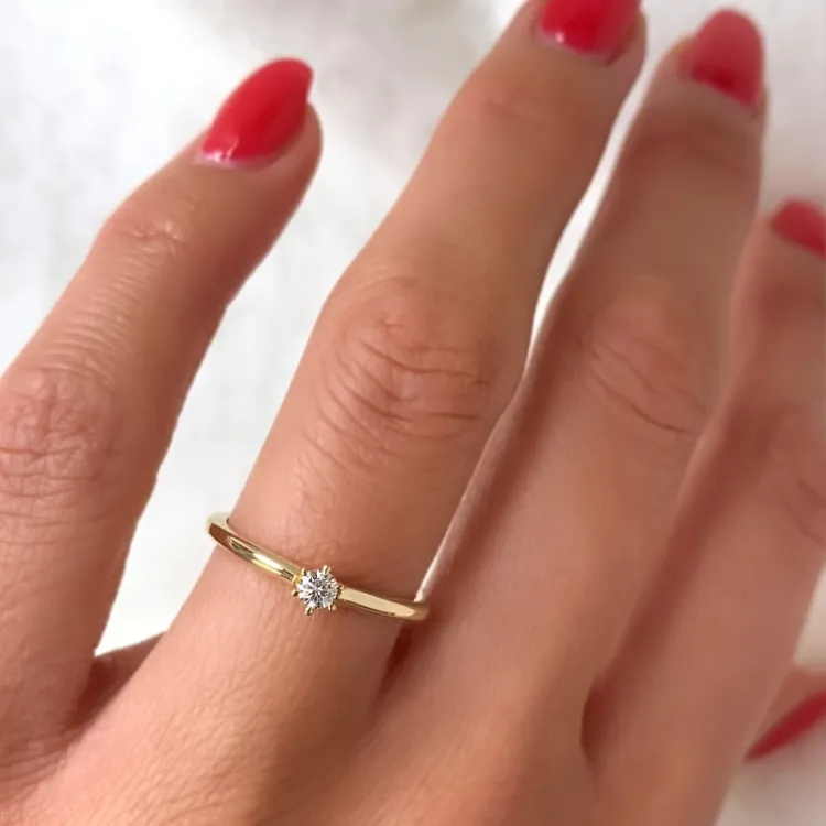 0,10 ct diamant solitairering i 14 karat guld 0,10 ct