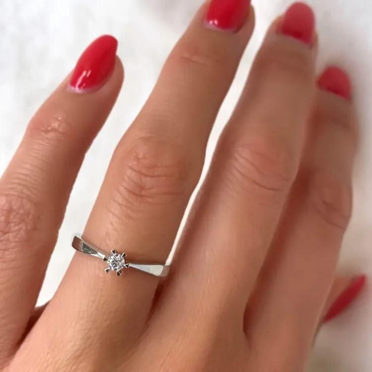 0,10 ct diamant solitairering i 14 karat hvidguld 0,11 ct