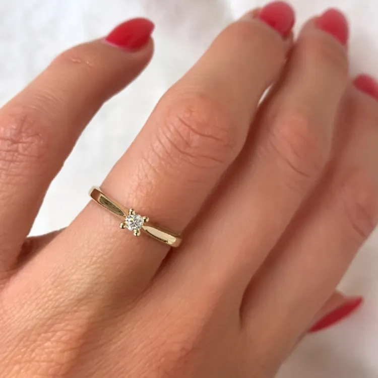 0,10 ct diamant solitairering i 14 karat guld 0,10 ct