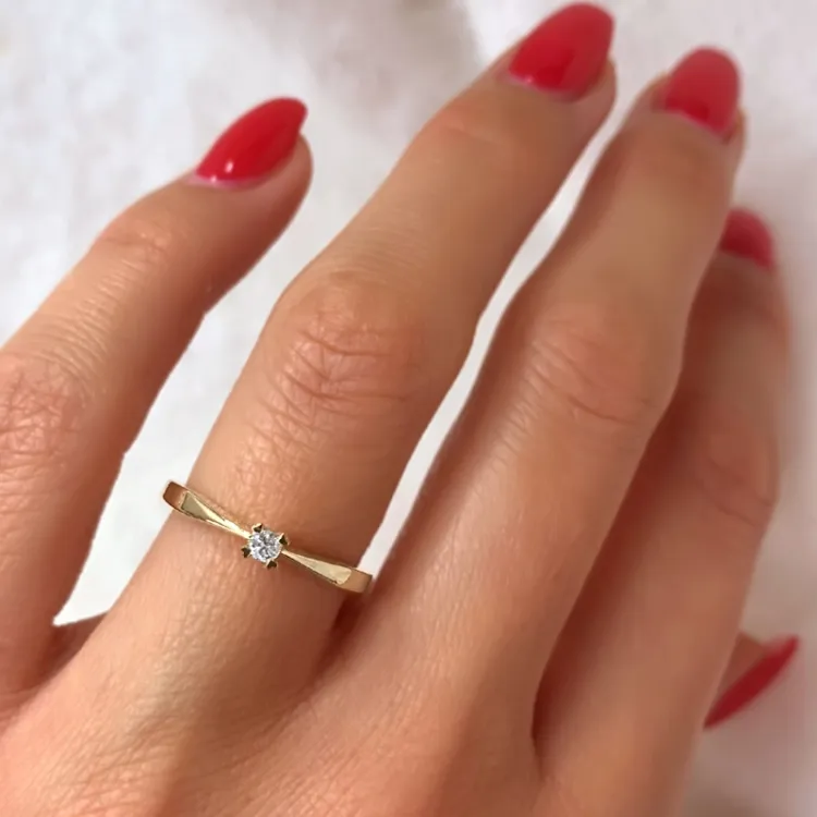 0,05 ct diamant solitairering i 14 karat guld 0,05 ct