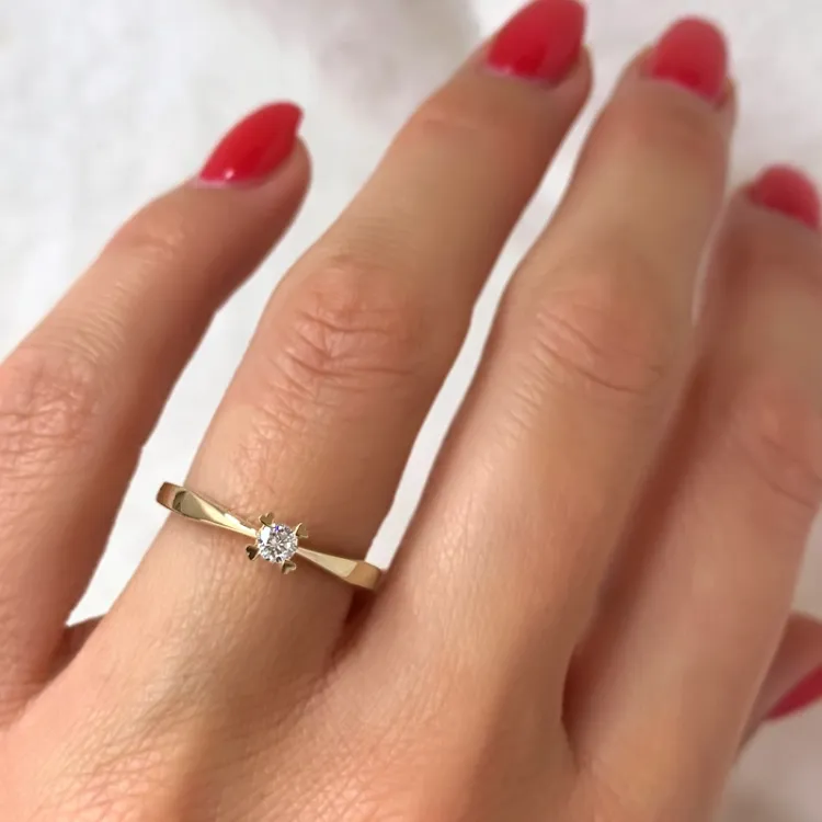 0,10 ct diamant solitairering i 14 karat guld 0,10 ct