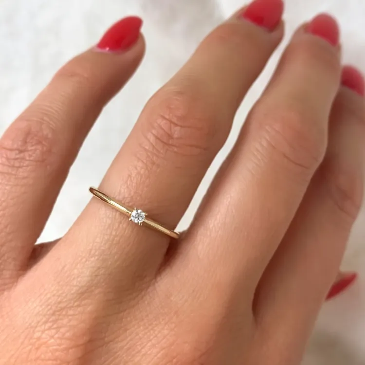Kollektionsprøve diamant solitairering i 14 karat guld 0,05 ct