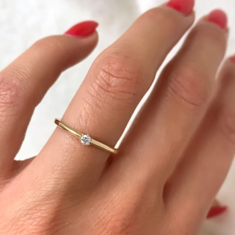 0,05 ct solitairering i 14 karat guld 0,05 ct