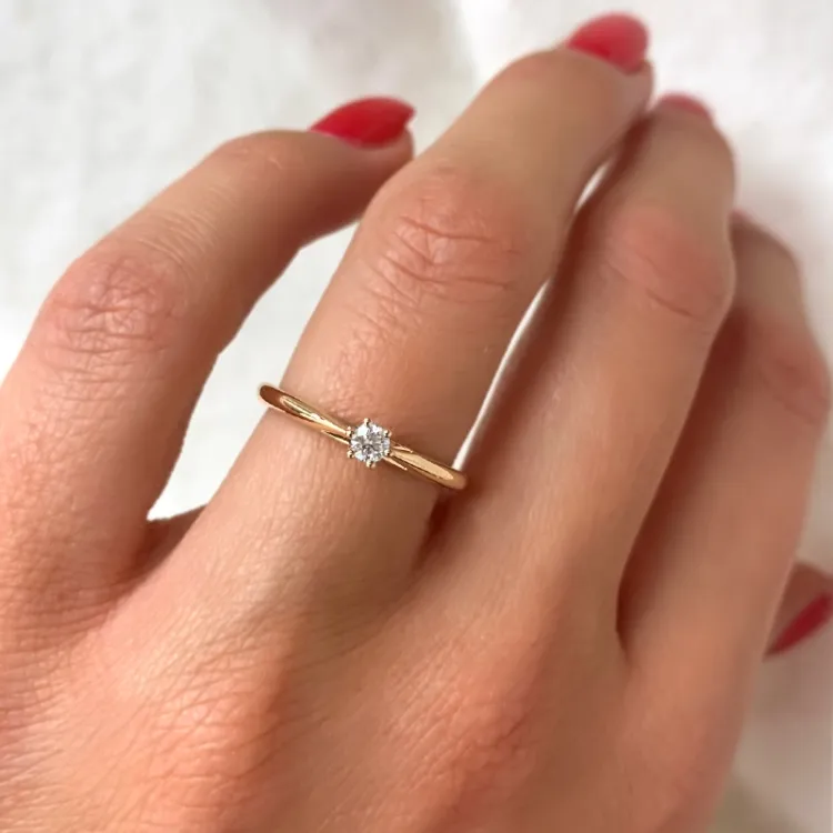 0,10 ct diamant solitairering i 14 karat guld 0,10 ct