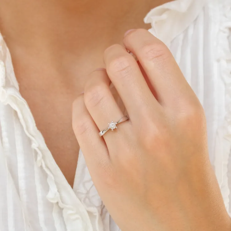 0,20 ct solitairering i 14 karat hvidguld 0,20 ct