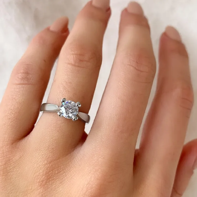 Yndig hvid zirkon ring i sølv