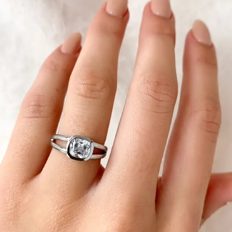 Elegant hvid zirkon ring i sølv