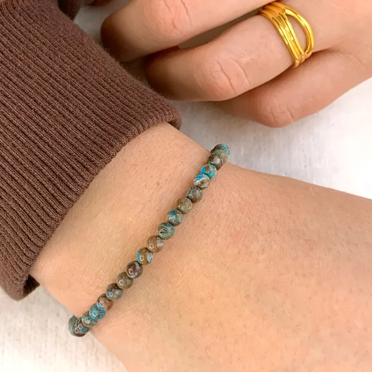 multifarvet turkis jasper armbånd i silke snor 17 cm plus 3 cm x 4,4 mm - Loom Stones