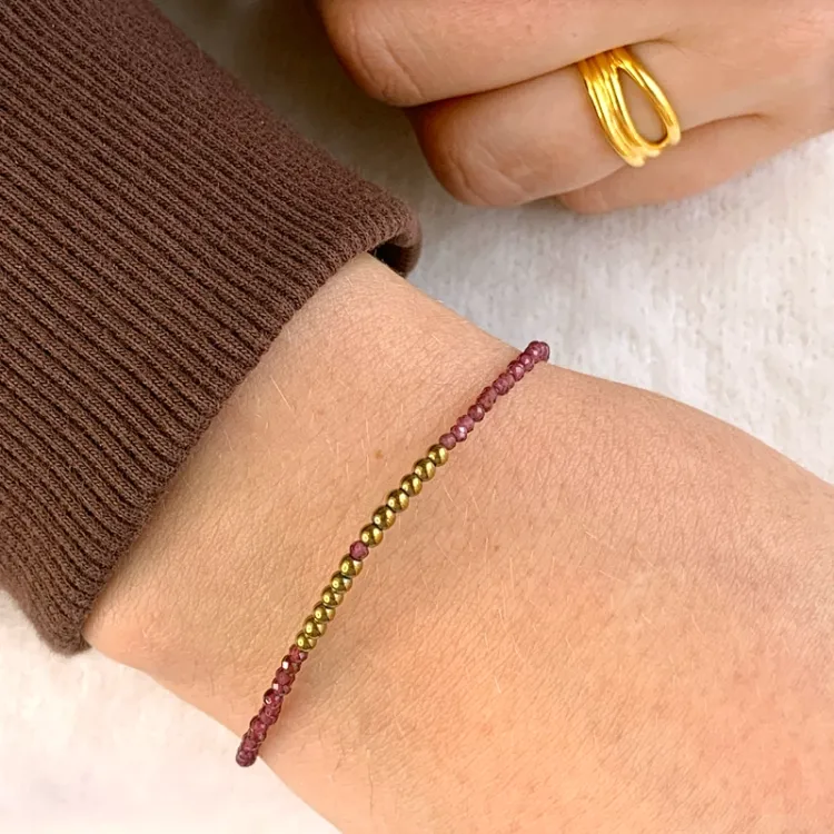 Sten armbånd med granat og hematite.
