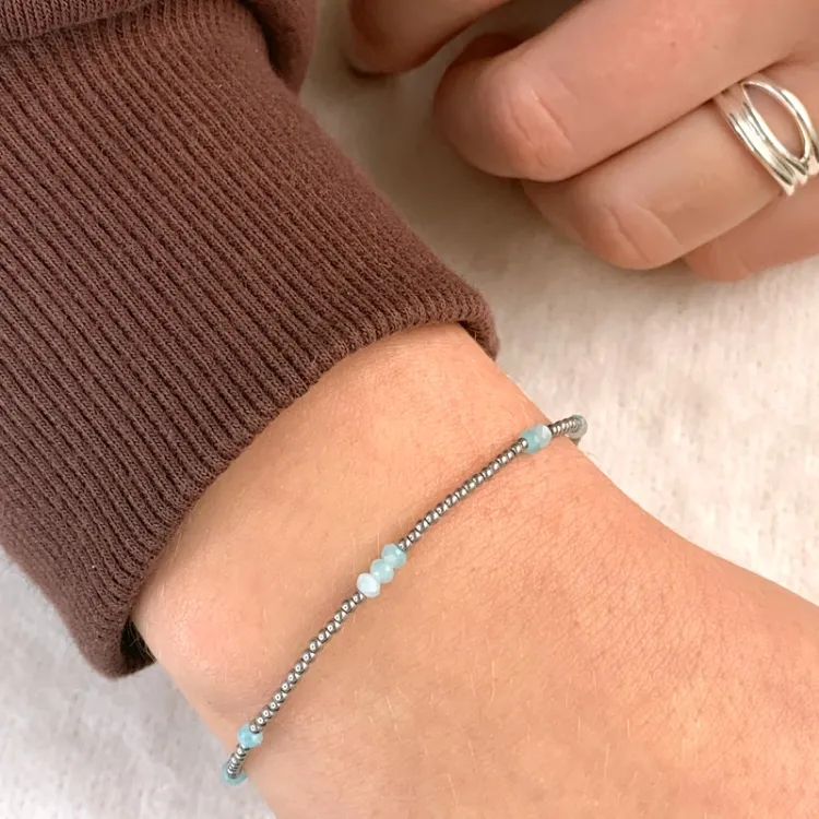sten armbånd med hematite og amazonit.