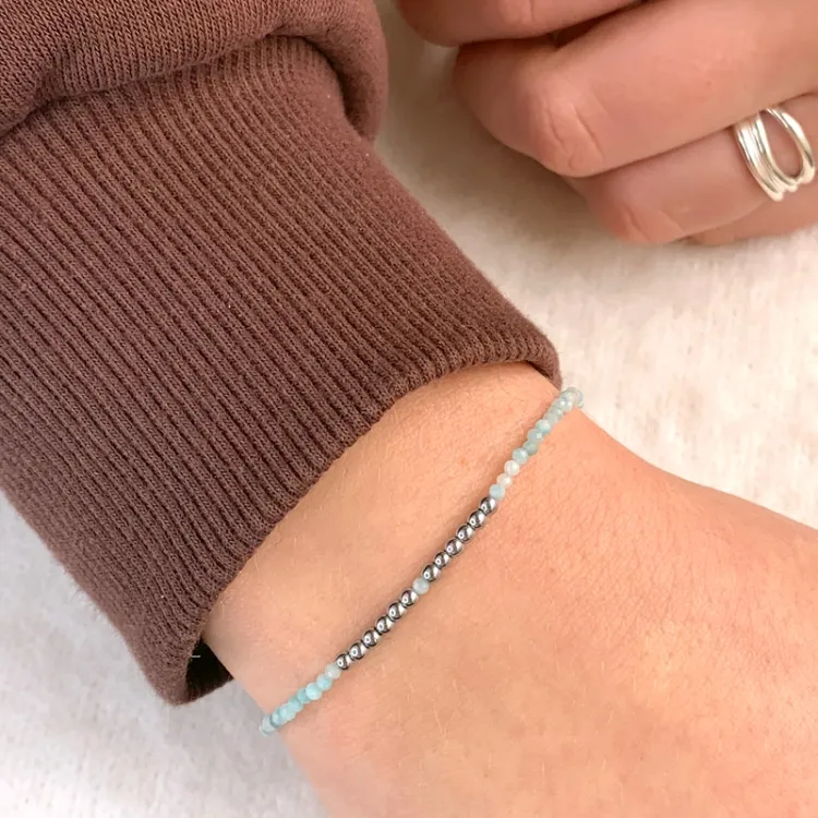 armbånd med amazonit og hematite.