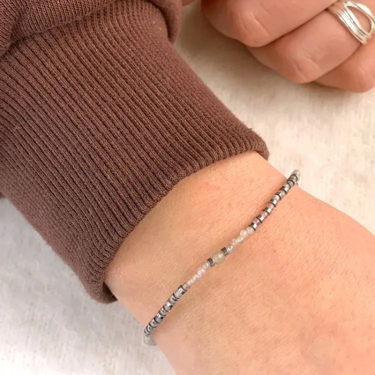 armbånd med labradorit og hematite.