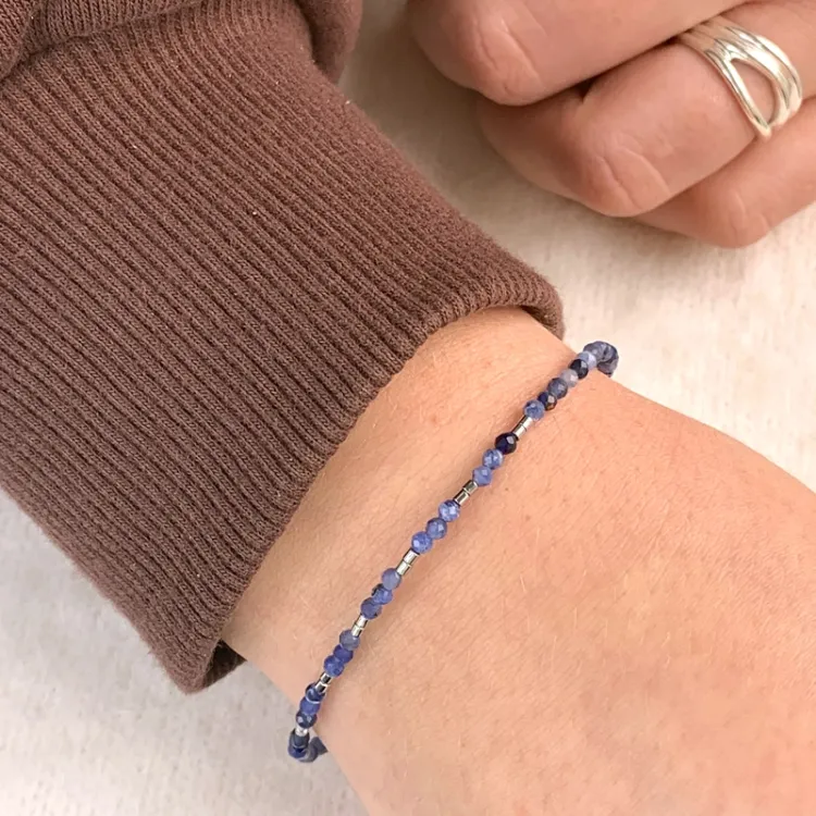 sten armbånd med sodalit og hematite - Loom Stones