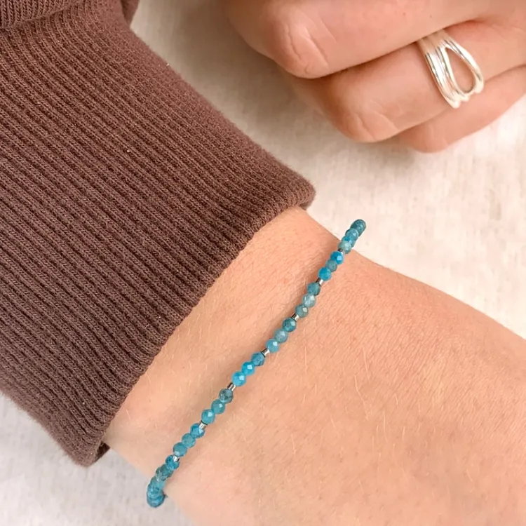armbånd med apatit og hematite.